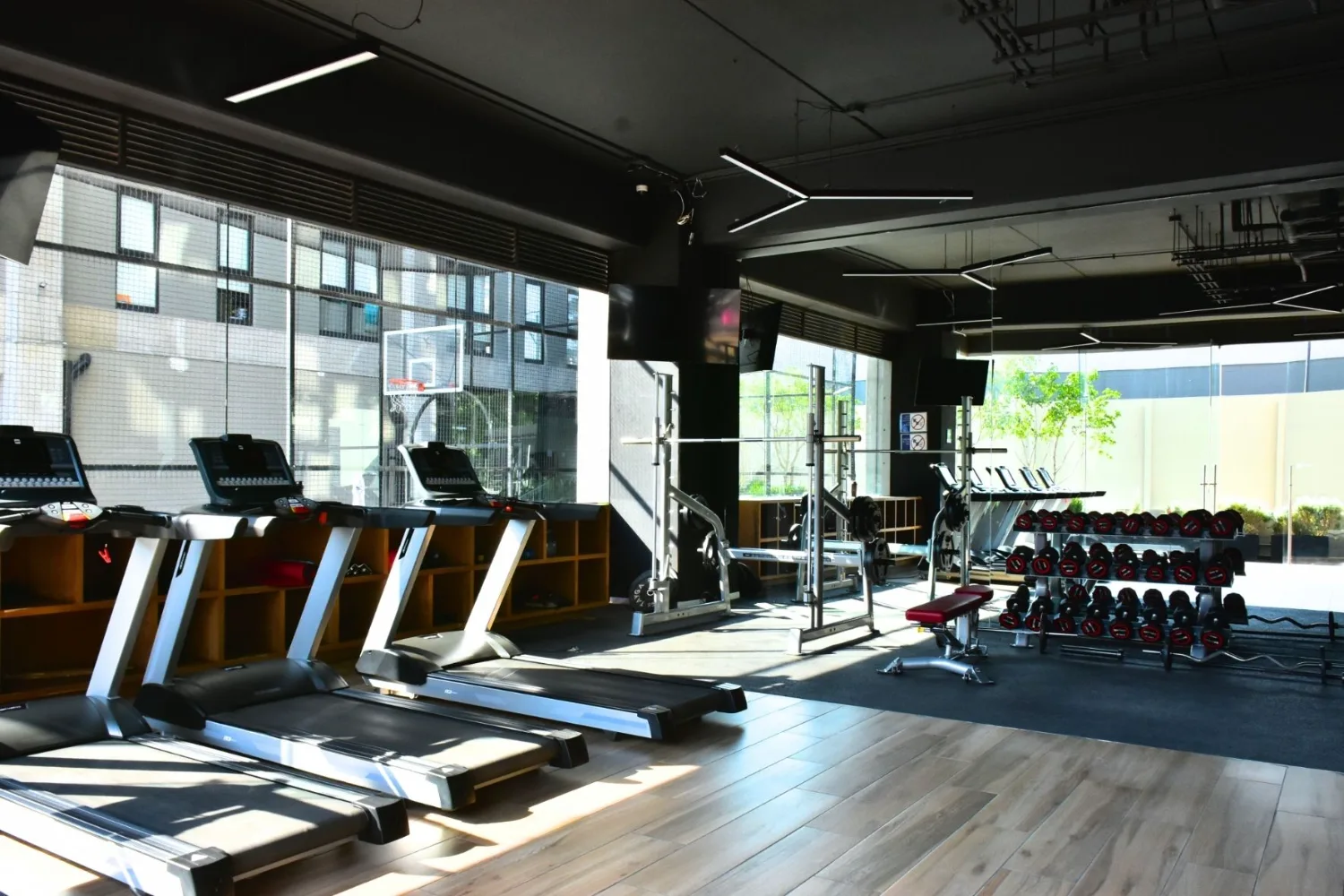 Gimnasio equipado en operación en la primera etapa